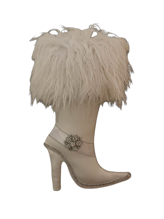 Bougie Winter Wonderland White Furry Stiletto Boot Wreath Attachment – Glam Holiday Decor